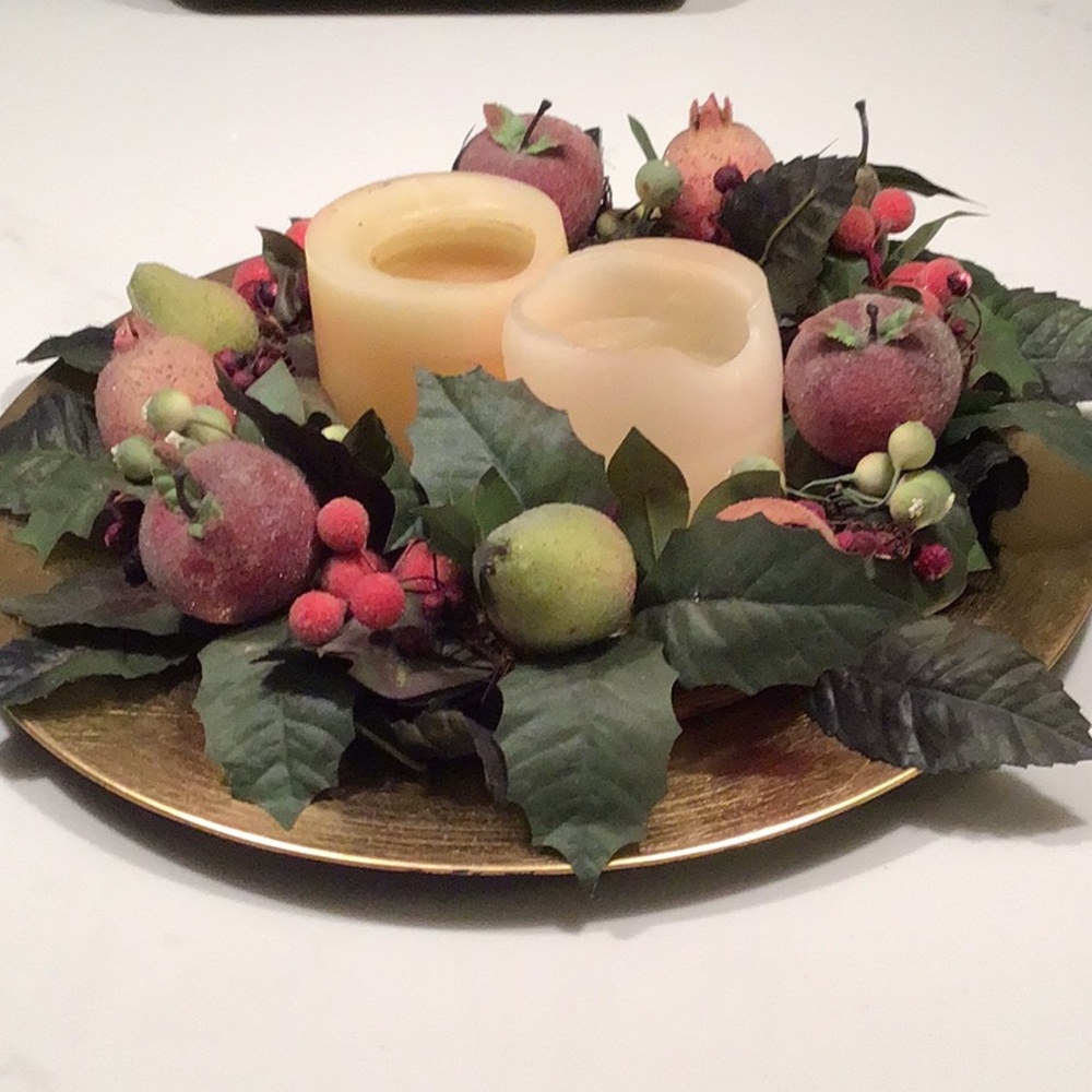 Charger plate with  fruit candle  wreath